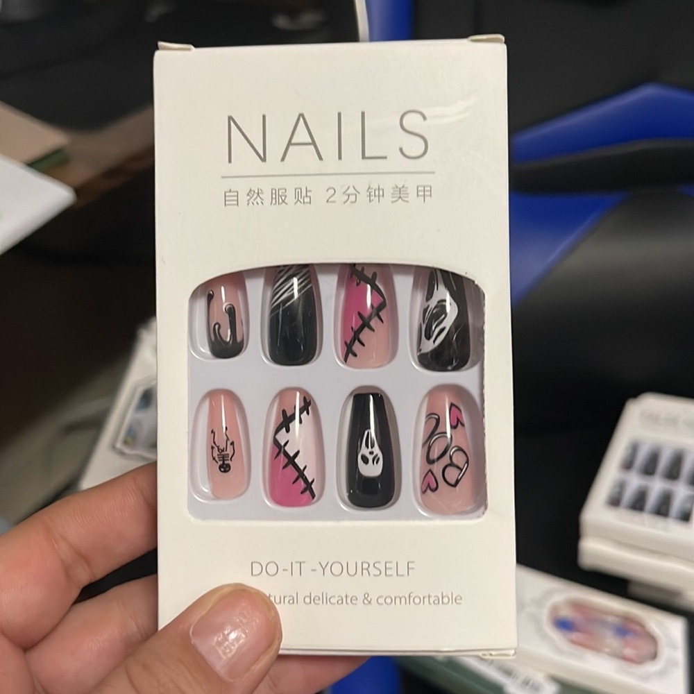 Press on nails - Picture 4 of 6